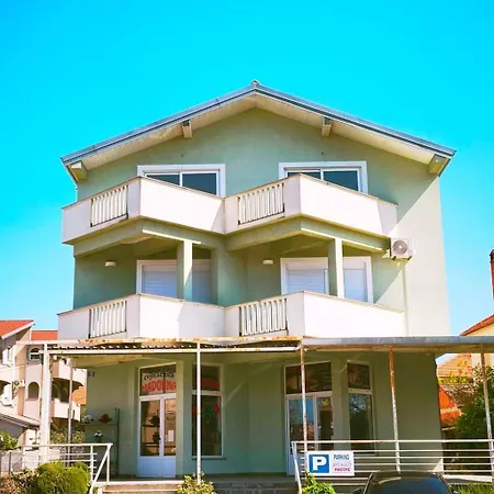 Madonna 1 By Interhome Apartman Zára